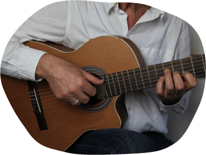 Gitarre wird gespielt